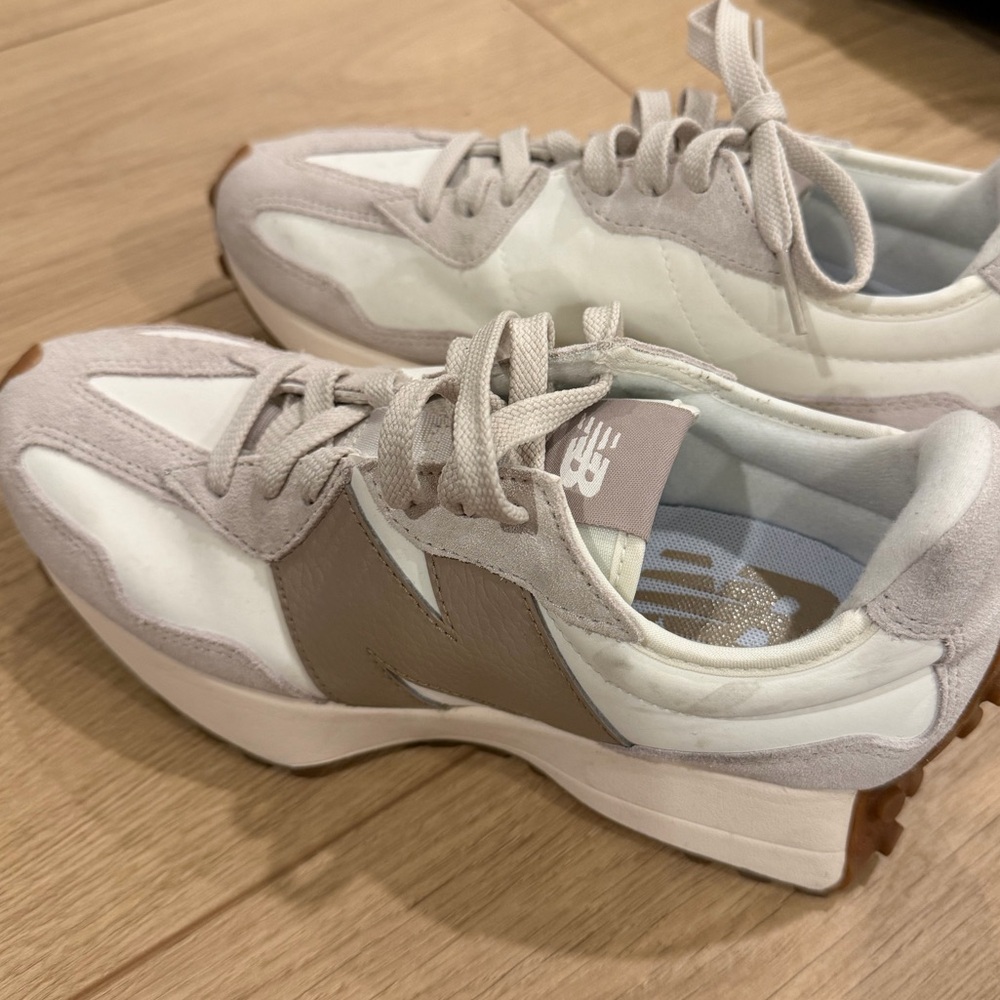 New balance 327 White and beige Sneakers